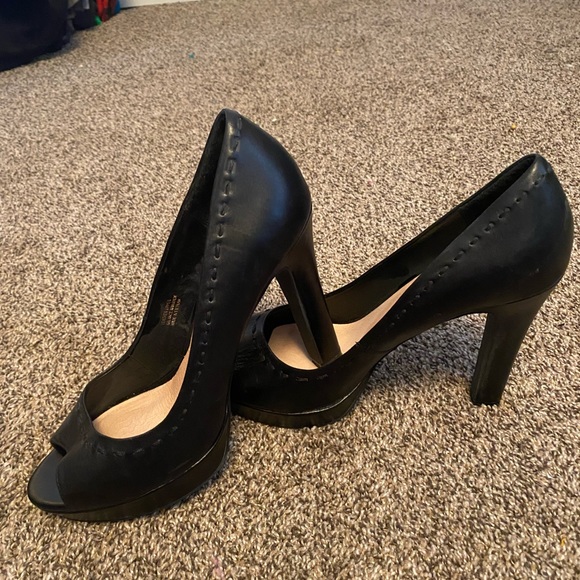 Super Sexy Black Heels!! In great shape. - Picture 1 of 3